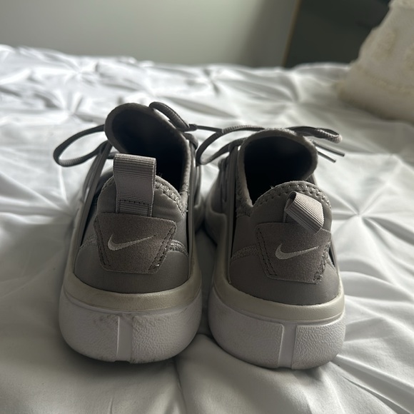 Nike running shoes - Picture 3 of 3